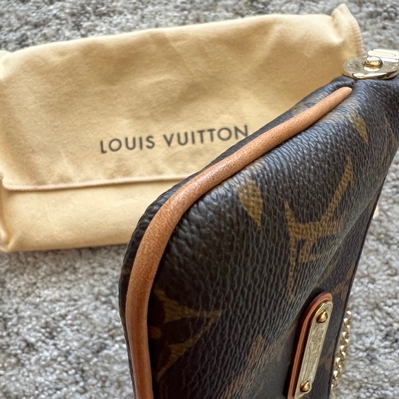 Louis Vuitton Milla MM Pochette - Picture 6 of 13